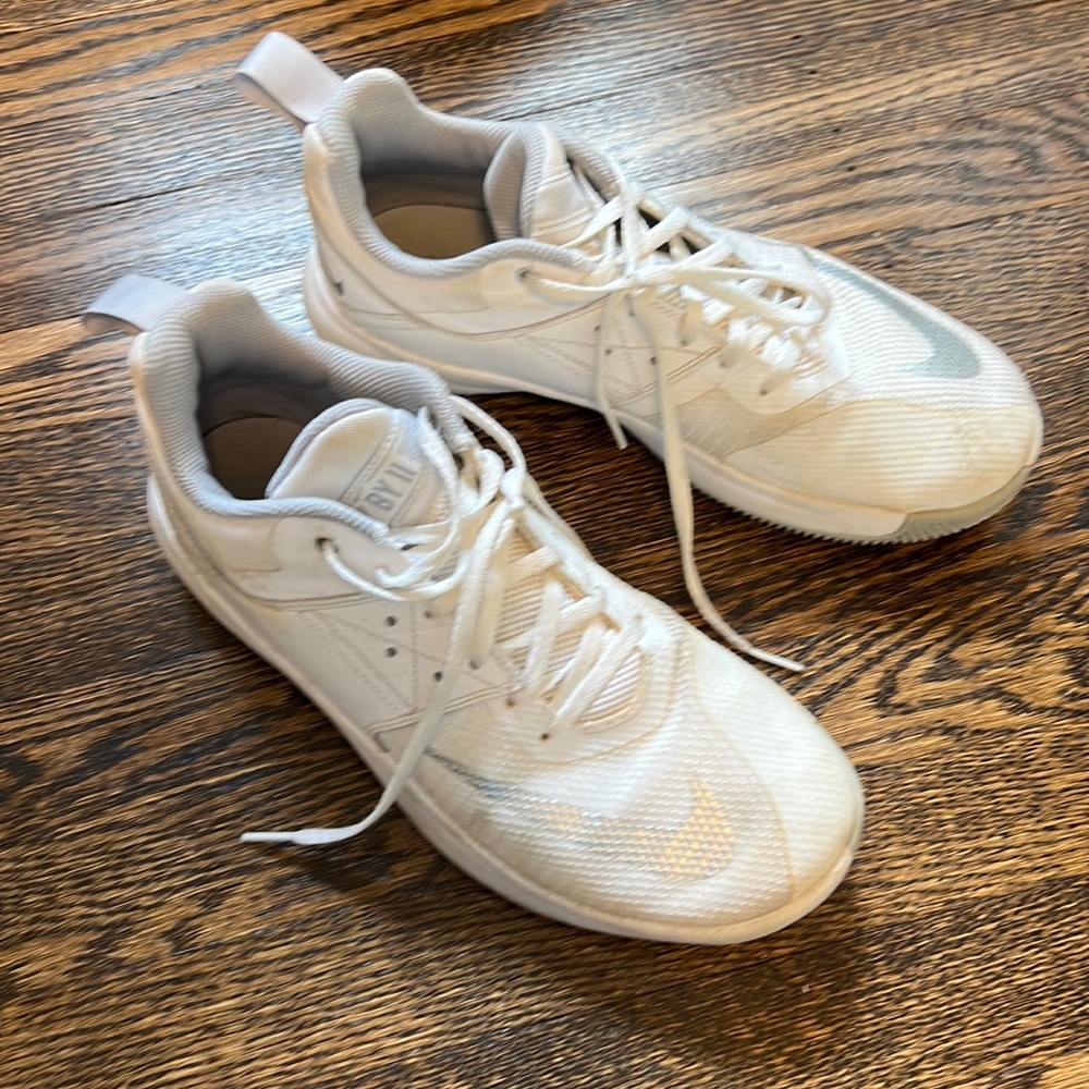 Nike White & Gray Basketball Sneakers